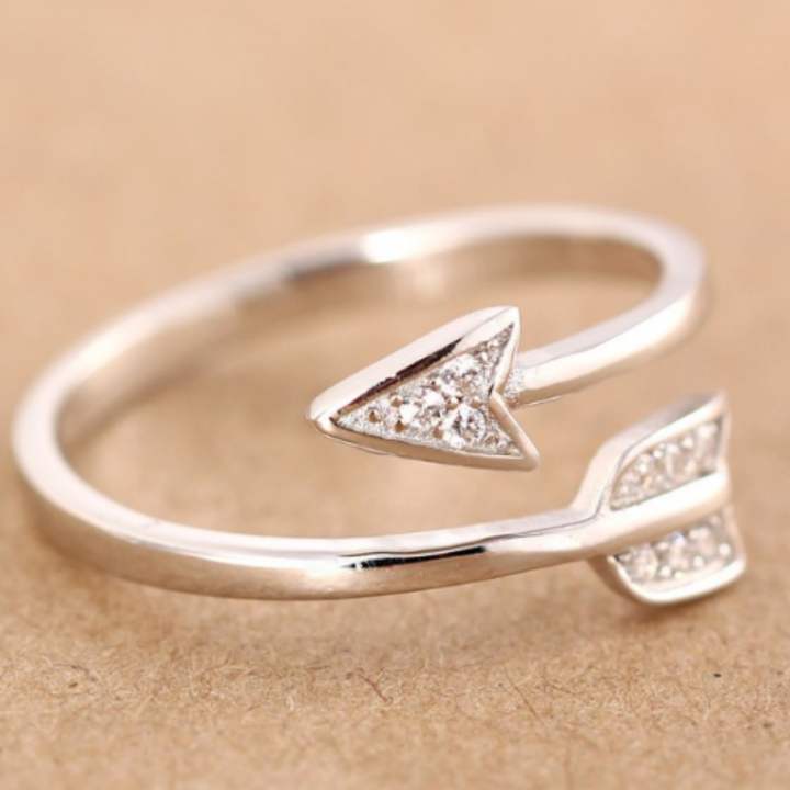 Pfeil Ring versilbert mit Strass